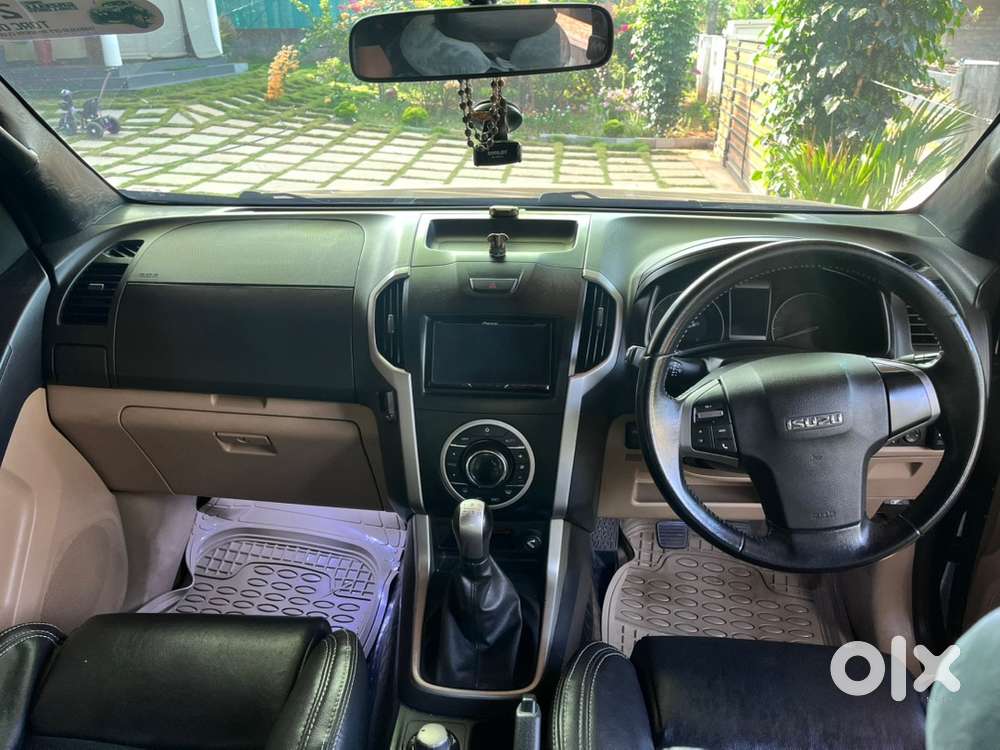 Isuzu D-max V-cross 2017 Diesel Good Condition