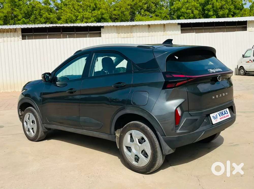 Tata Nexon Pure (s) 1.2 Petrol 6amt, 2024, Petrol