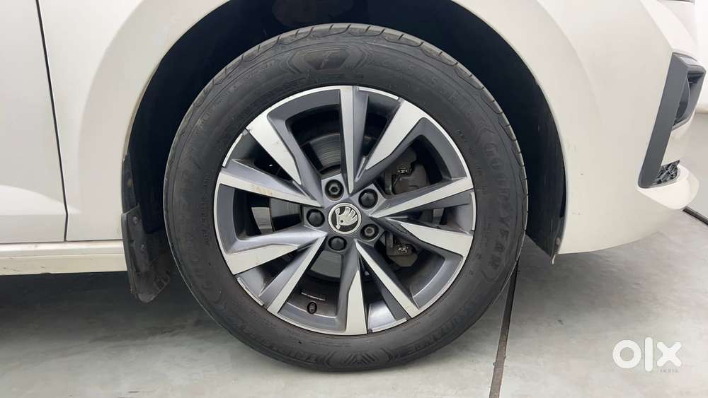 Skoda Slavia Style 1.0l Tsi Mt, 2022, Petrol