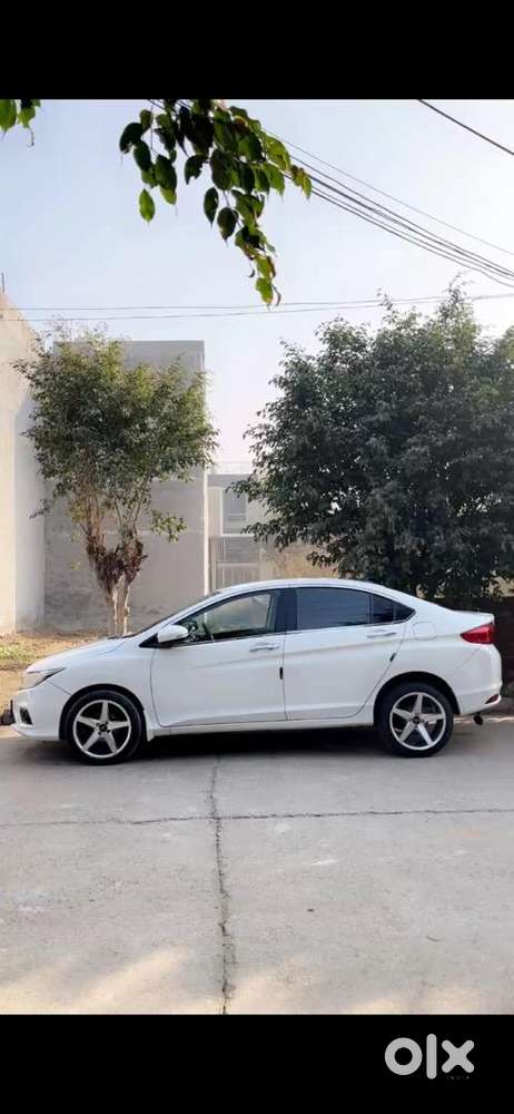 Center Locking Both Keys Available