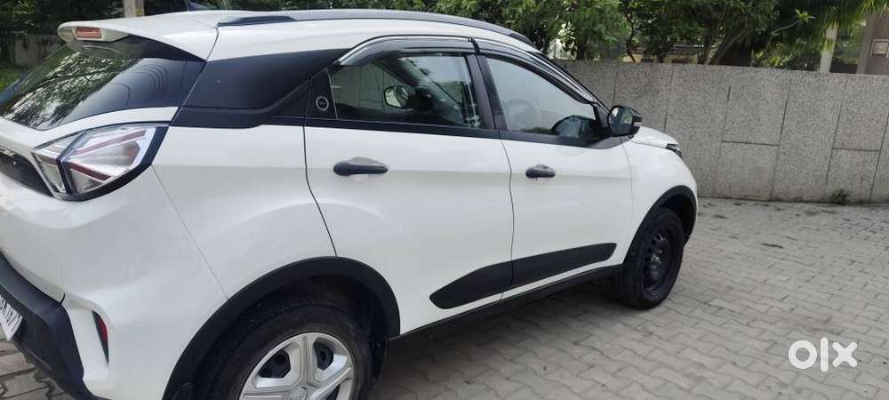 Tata Nexon 1.2 Revotron Xm (s), 2023, Petrol