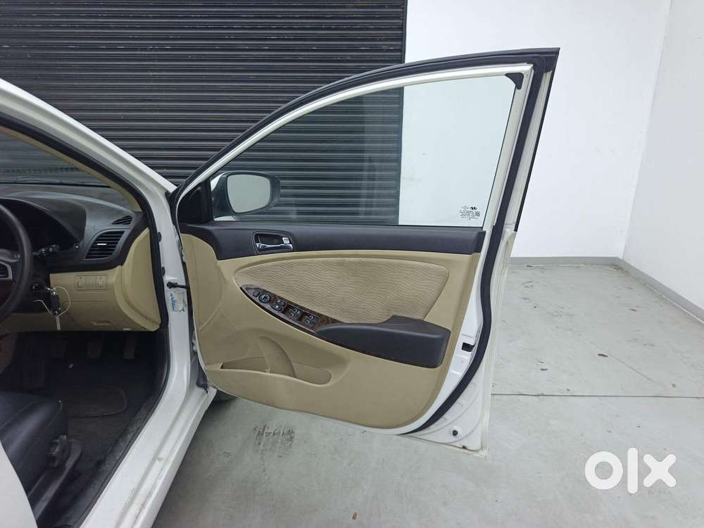 Hyundai Verna Fluidic 1.6 Vtvt Sx, 2013, Petrol