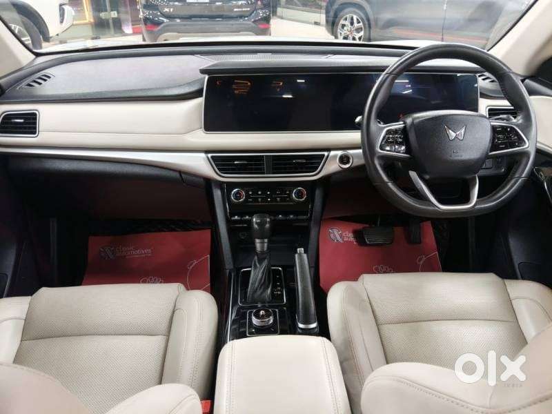 Mahindra Xuv700 2.0 Ax 7 Petrol At Luxury Pack Str, 2022, Petrol