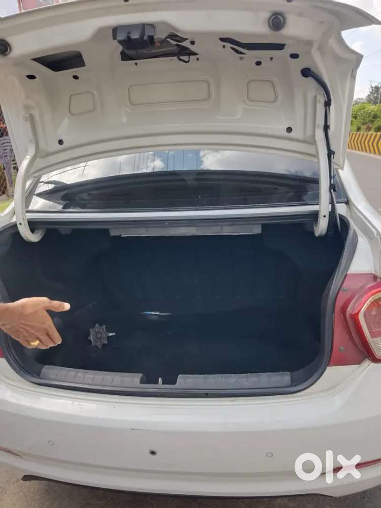 Hyundai Xcent 2016