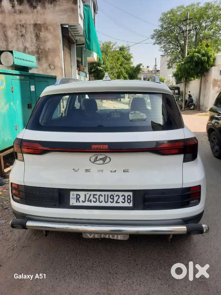 Hyundai Venue 2022 Petrol 13600 Km Driven
