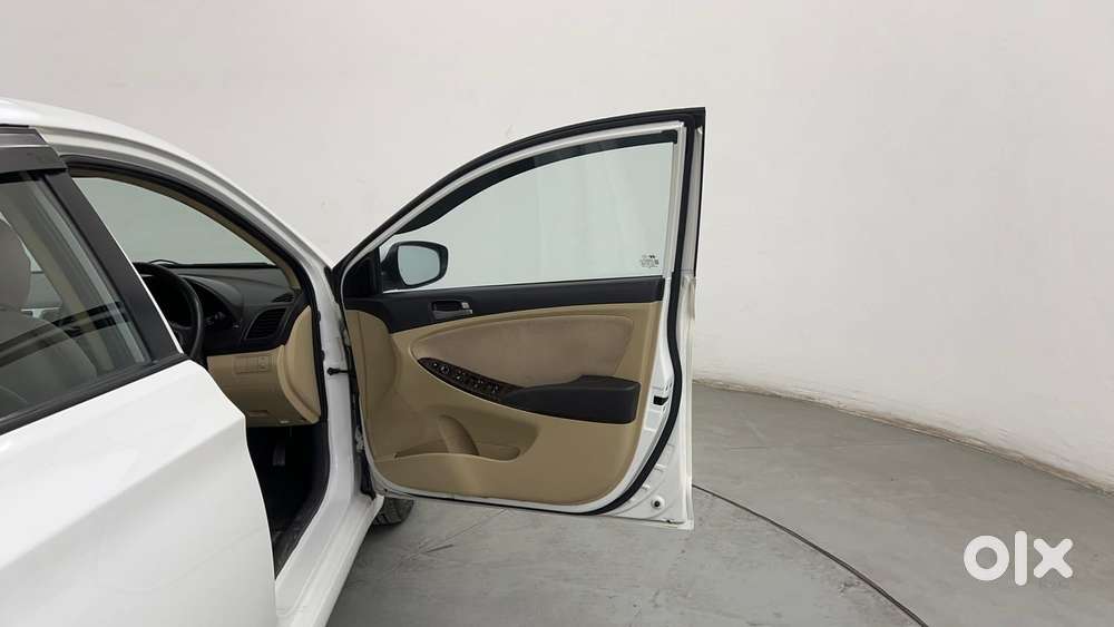 Hyundai Verna Fluidic 1.6 Vtvt Sx, 2017, Petrol