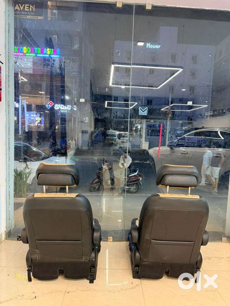 Kia Carnival Limousine With Vip Captain Lounge Seats