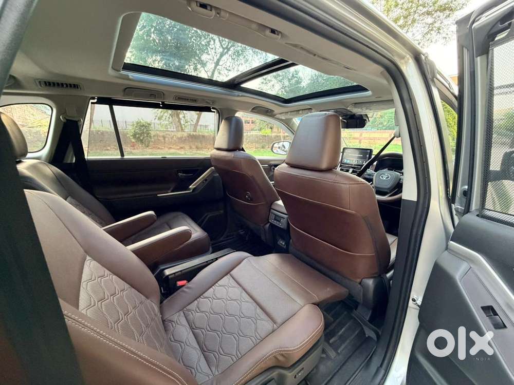 Toyota Innova Hycross 2.0 Zx (o) Hybrid 7 Str, 2025, Petrol