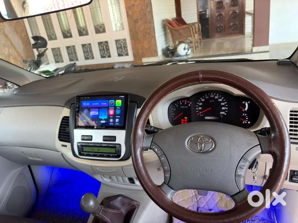 Toyota Innova V 2010 Diesel 137000 Km Driven