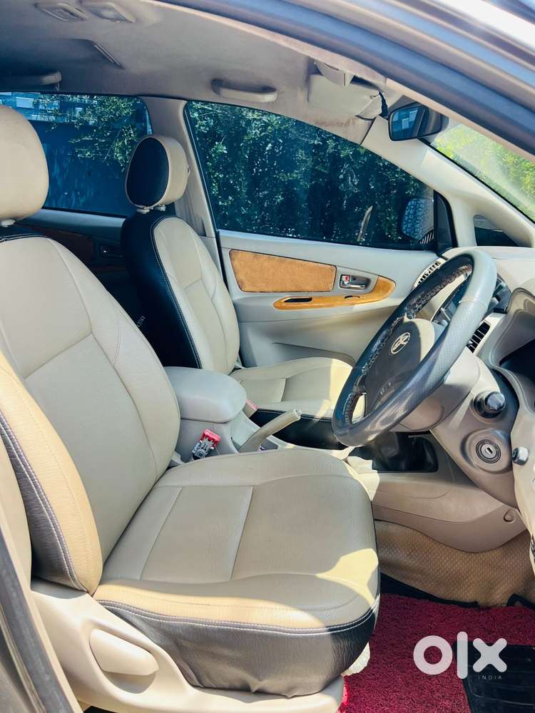 Toyota Innova 2004-2011 2.5 V Diesel 8-seater, 2011, Diesel