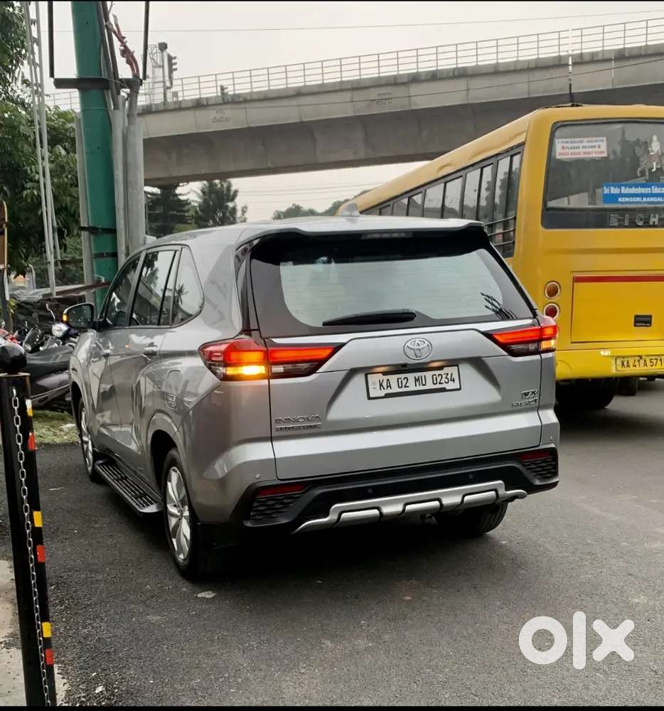 Toyota Innova Hycross 2.0 2023