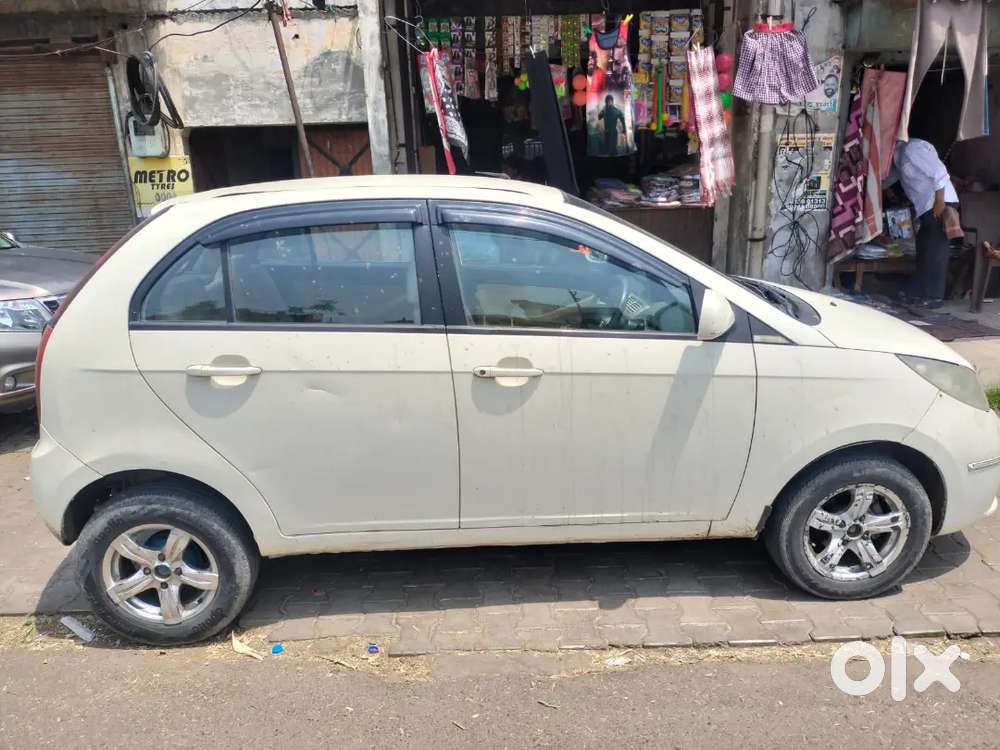 Tata Indica Vista 2015 Diesel 88000 Km Driven Urgent Sale