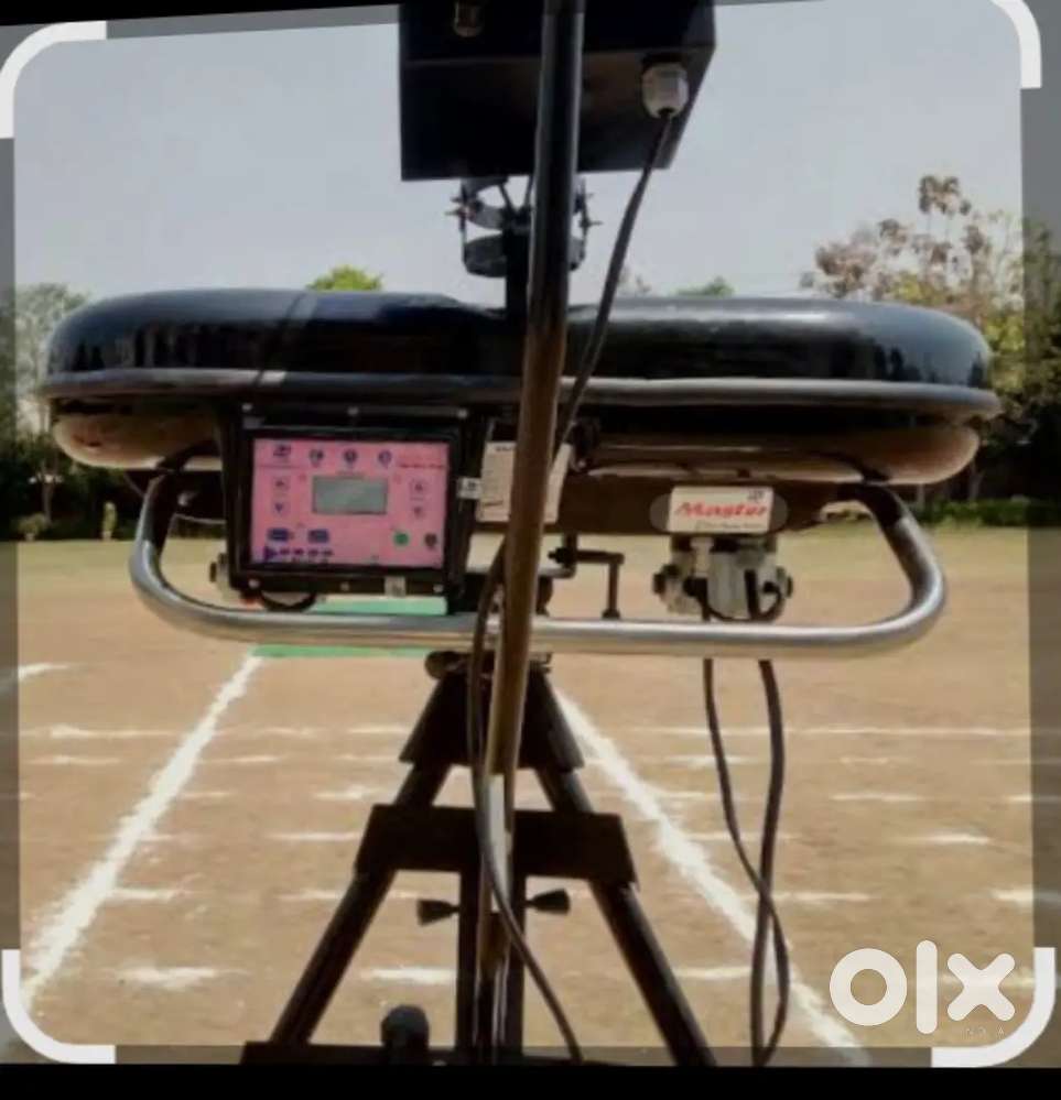 Cricket bowling mechine