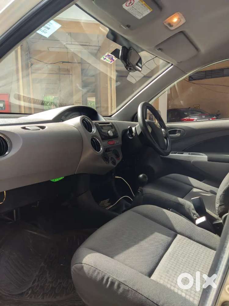 Toyota Etios 1.5 V 2012