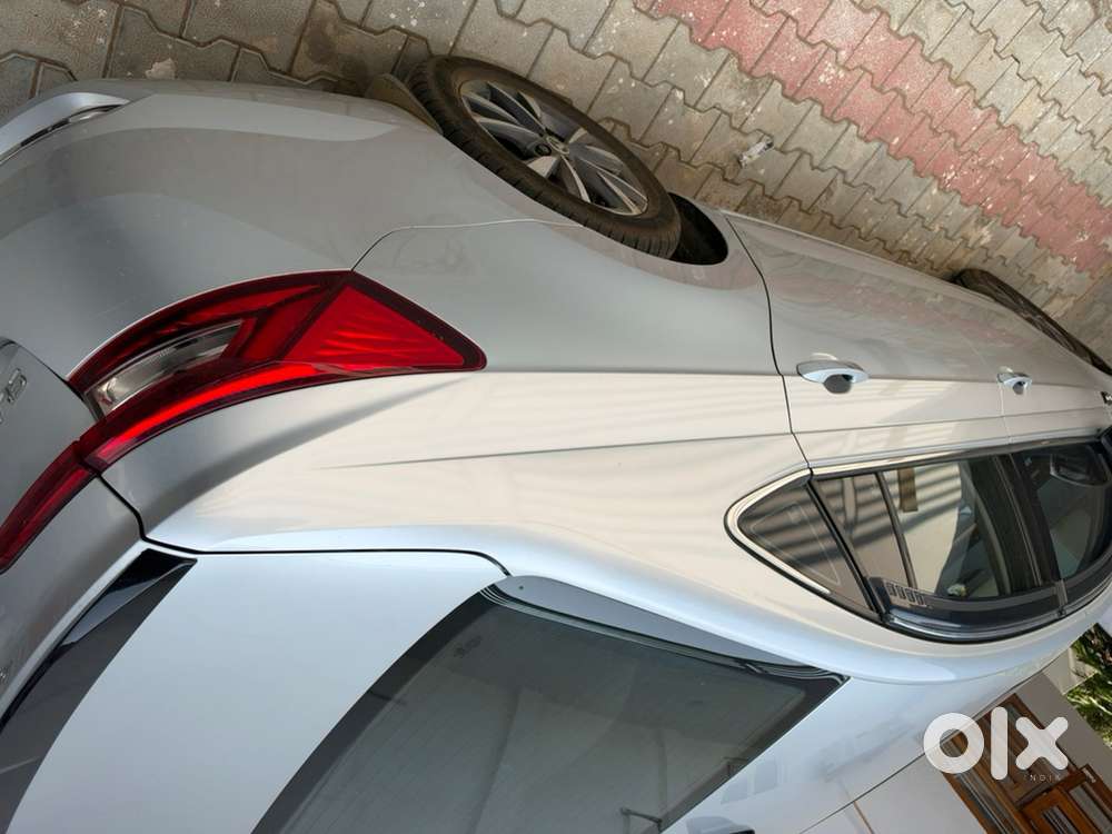 Skoda Slavia Petrol 2023