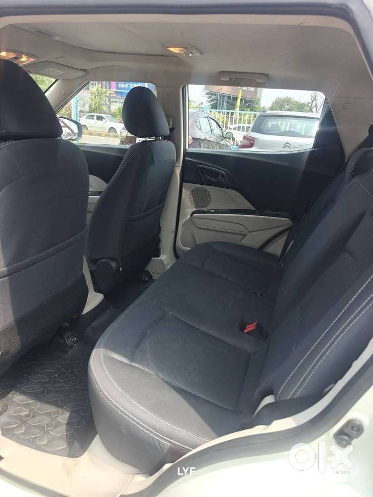 Mahindra Xuv300 1.2 W6 Amt Petrol, 2022, Petrol