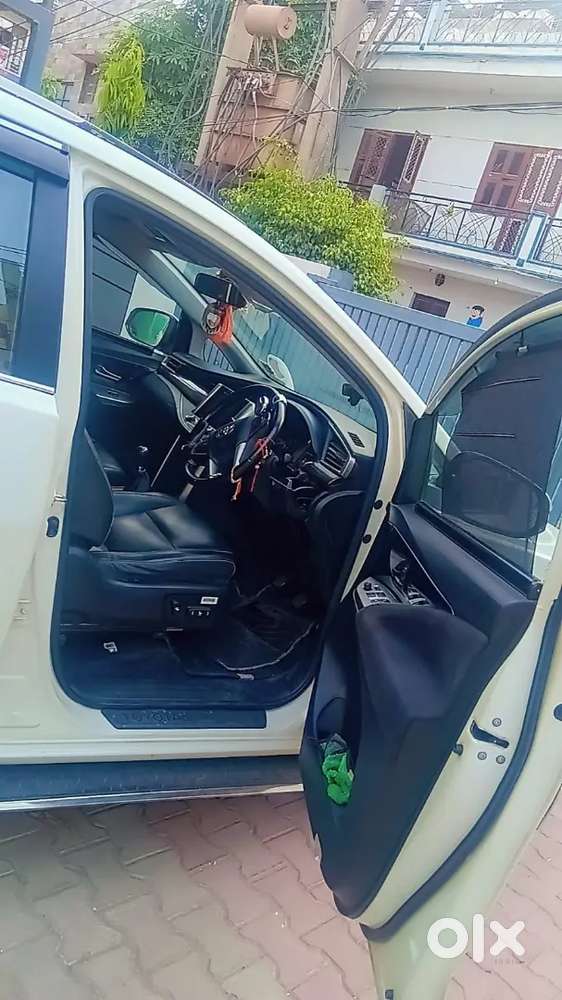 Toyota Innova Crysta 2.4 Z