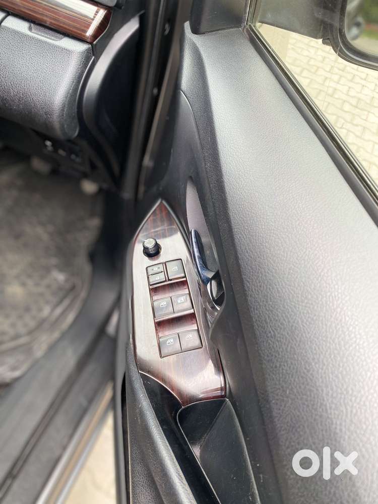 Toyota Innova Crysta 2.4 G Mt, 2017, Diesel