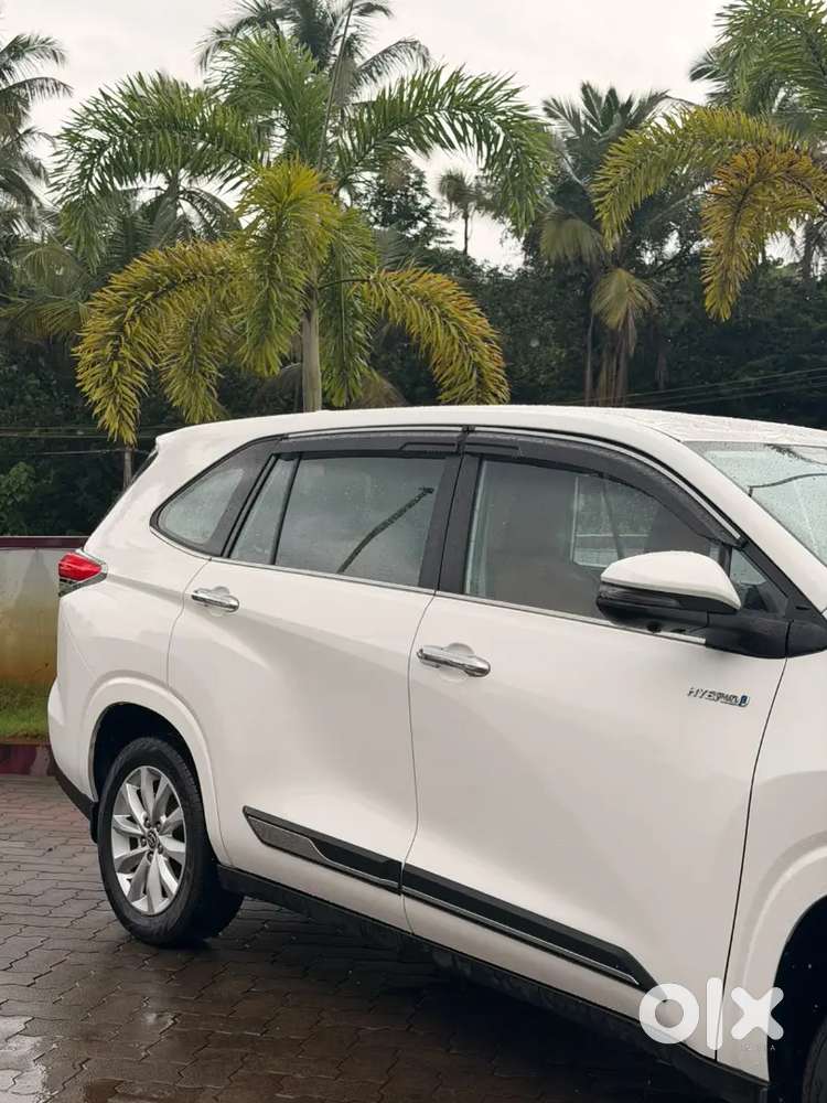 Toyota Innova Hycross 2024 Hybrid