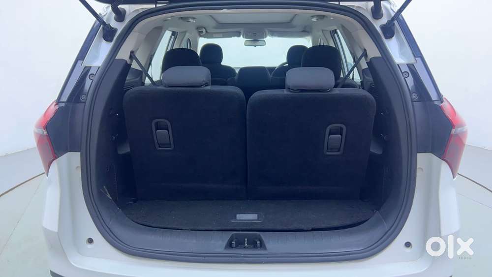 Mahindra Xuv700 2.0 Ax 5 Petrol Mt 7 Str, 2022, Petrol