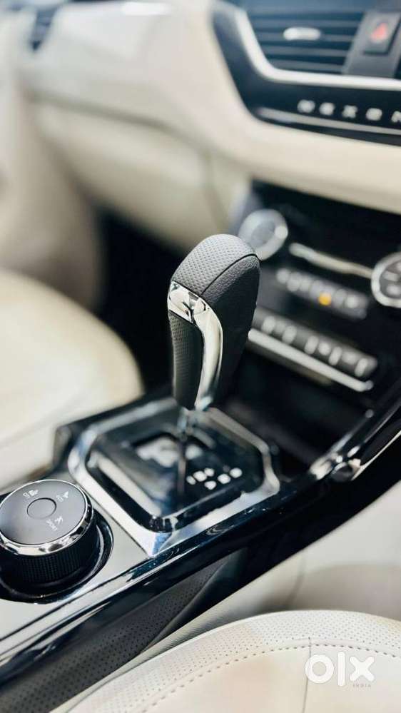 Tata Nexon 1.2 Revotron Xza Plus (l) Dual Tone, 2023, Petrol