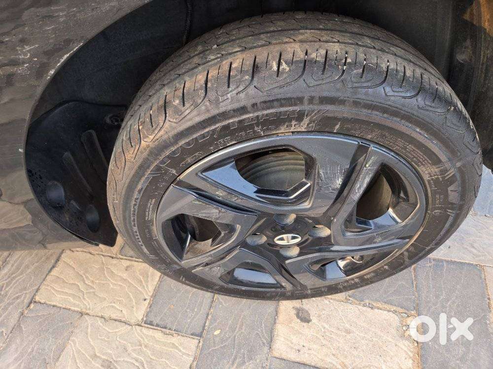 Tata Altroz 1.2 Xza Plus Dark Edition Dct, 2023, Petrol