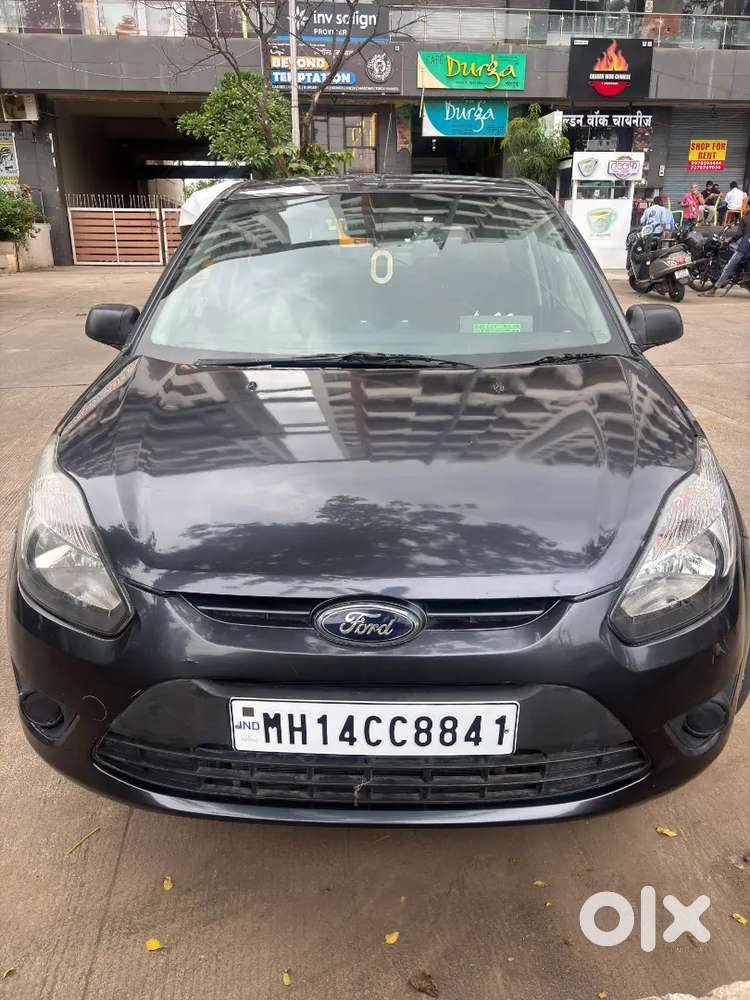 Ford Figo Titanium Petrol 2010