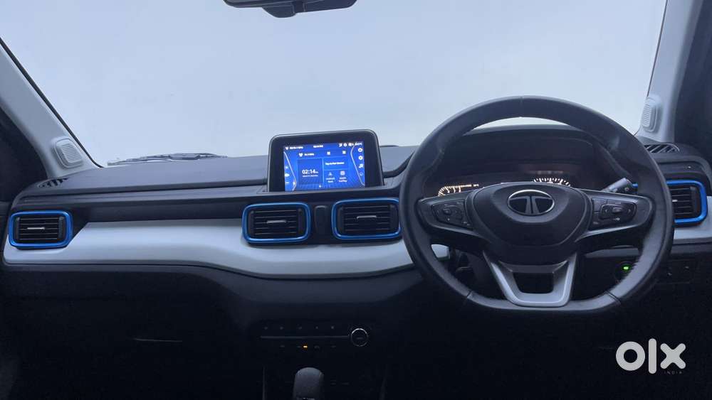 Tata Punch Creative Dual Tone Amt Sunroof, 2024, Petrol