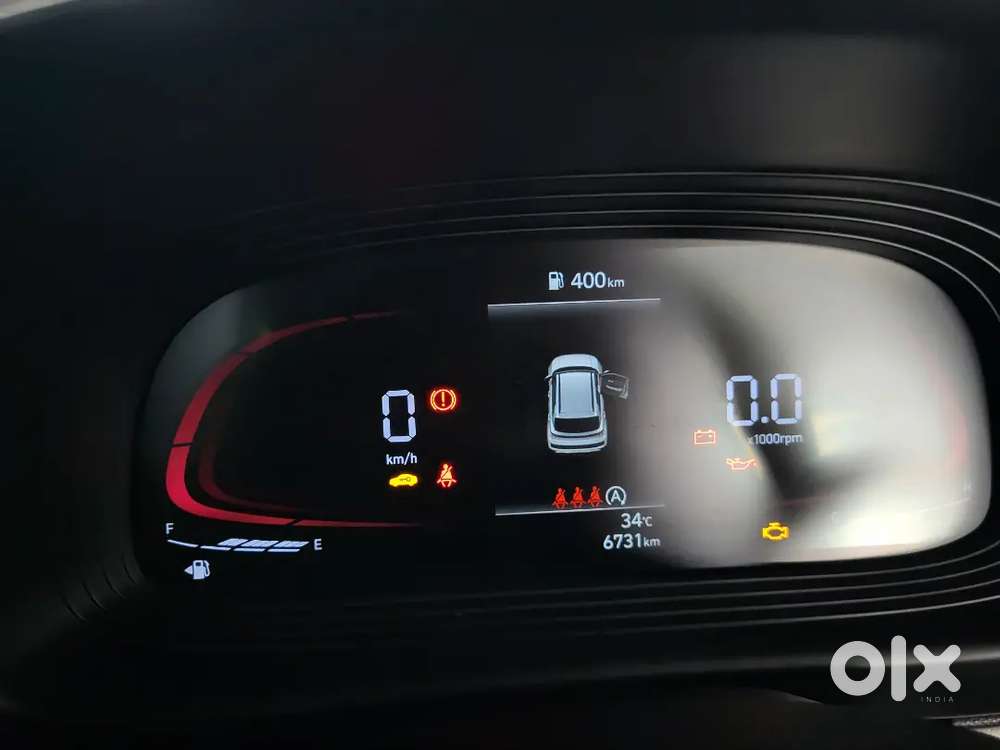 Hyundai Venue 2023 Petrol 6713 Km Driven