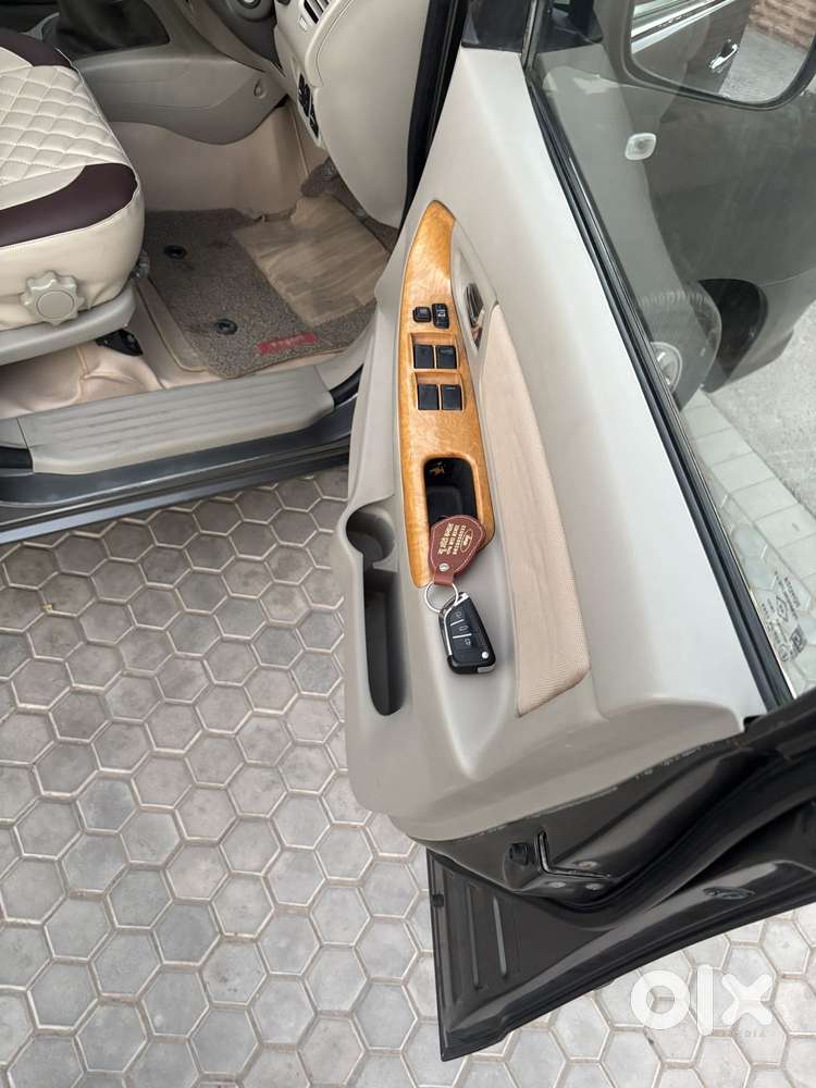 Toyota Innova 2.5 V 7 Str, 2011, Diesel