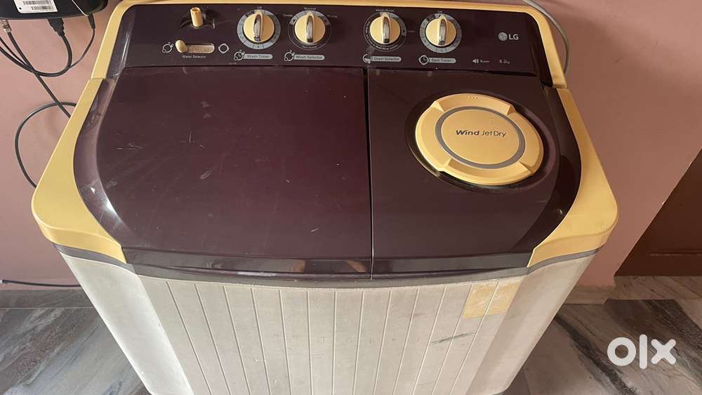 LG SEMI AUTOMATIC WASHING MACHINE