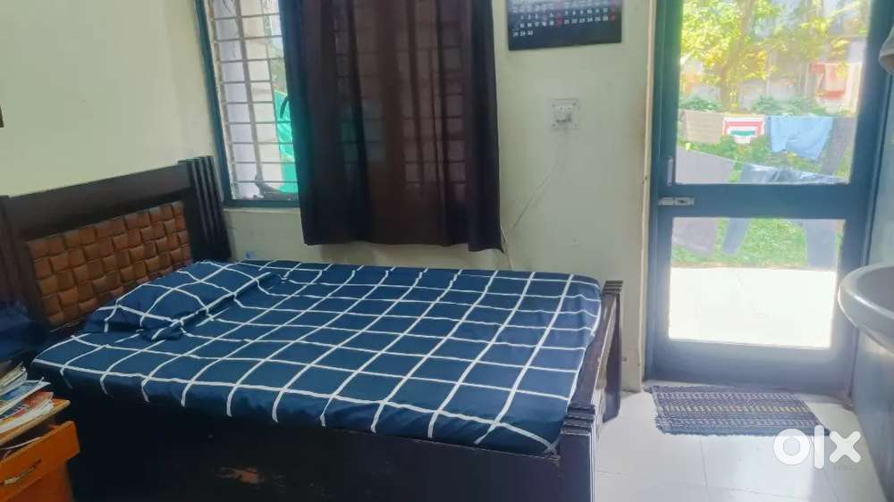 Single Diwan Bed (4*6) with headrest and matress in good condition