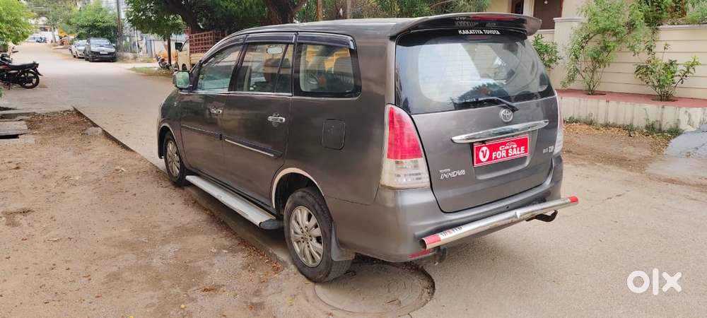 Toyota Innova 2004-2011 2.5 V Diesel 8-seater, 2011, Diesel