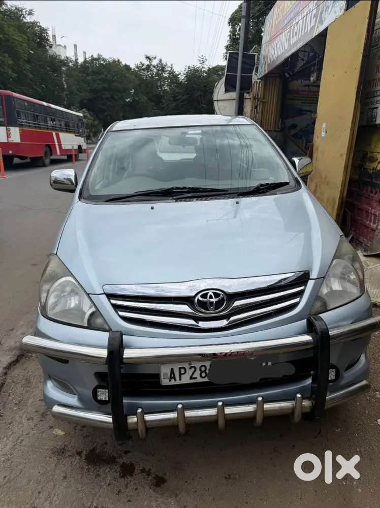 Toyota Innova V 2011 Showroom Track