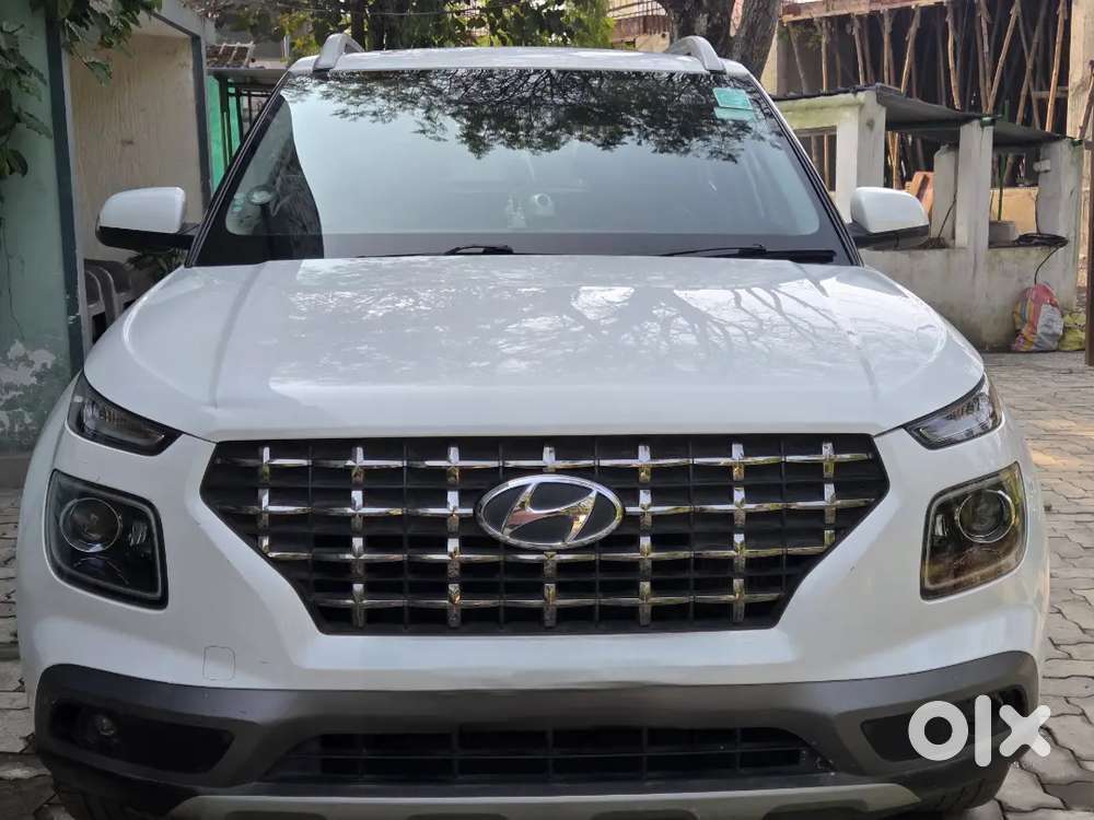 Hyundai Venue 2019 Petrol Well Maintained With Sunroof