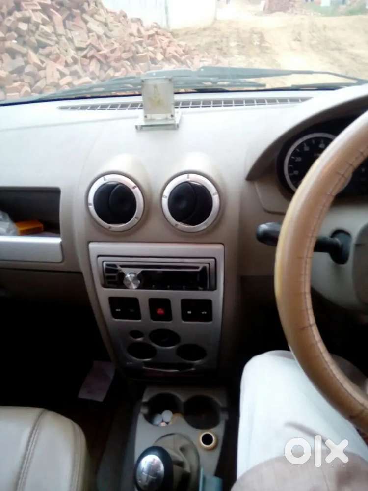 Mahindra Logan Petrol 2008(cng)