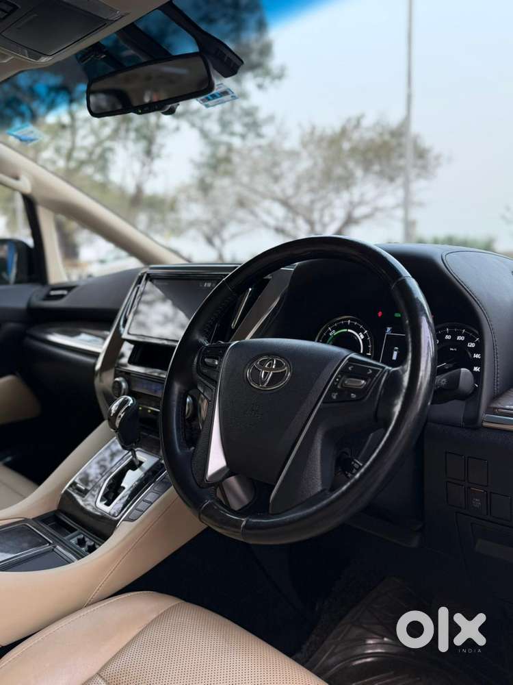 Toyota Vellfire 2.5 Executive Lounge, 2022, Petrol