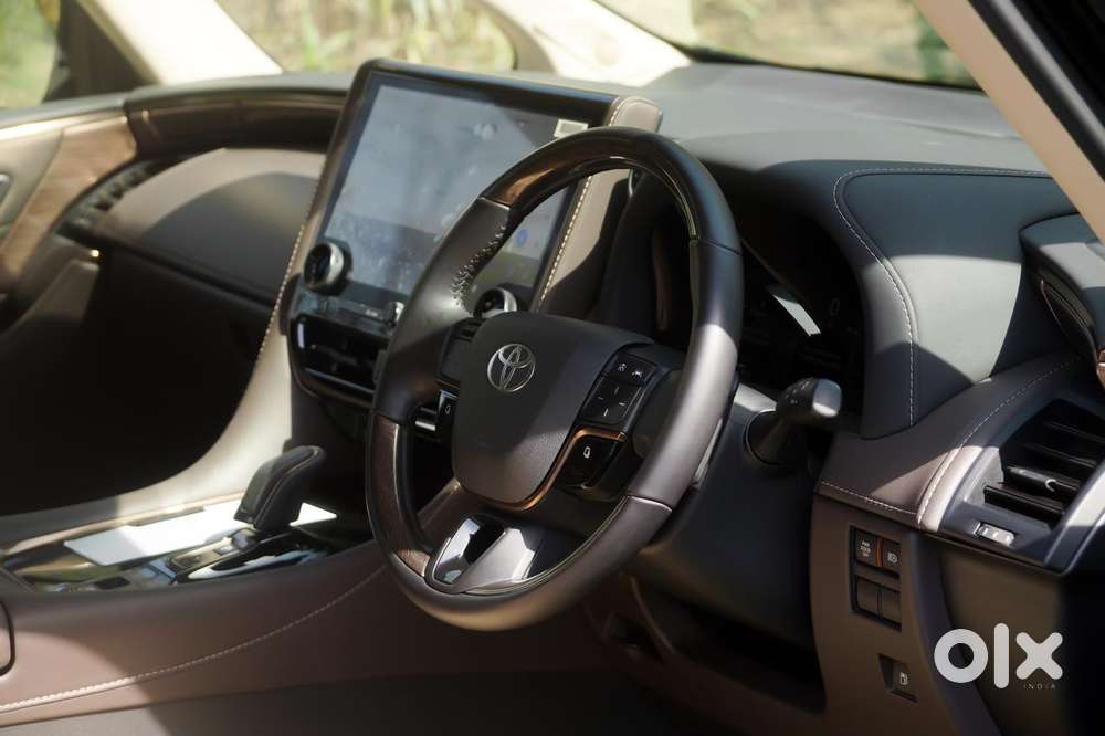 Toyota Vellfire Vip – Executive Lounge, 2025, Petrol