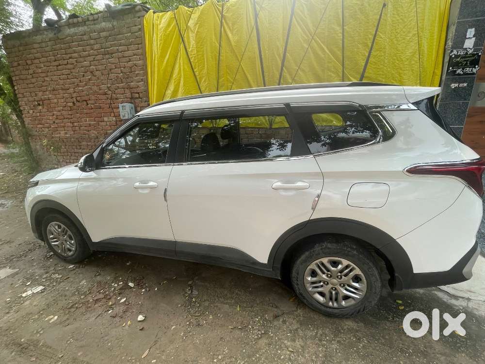 Kia Carens 2023 Petrol Well Maintained