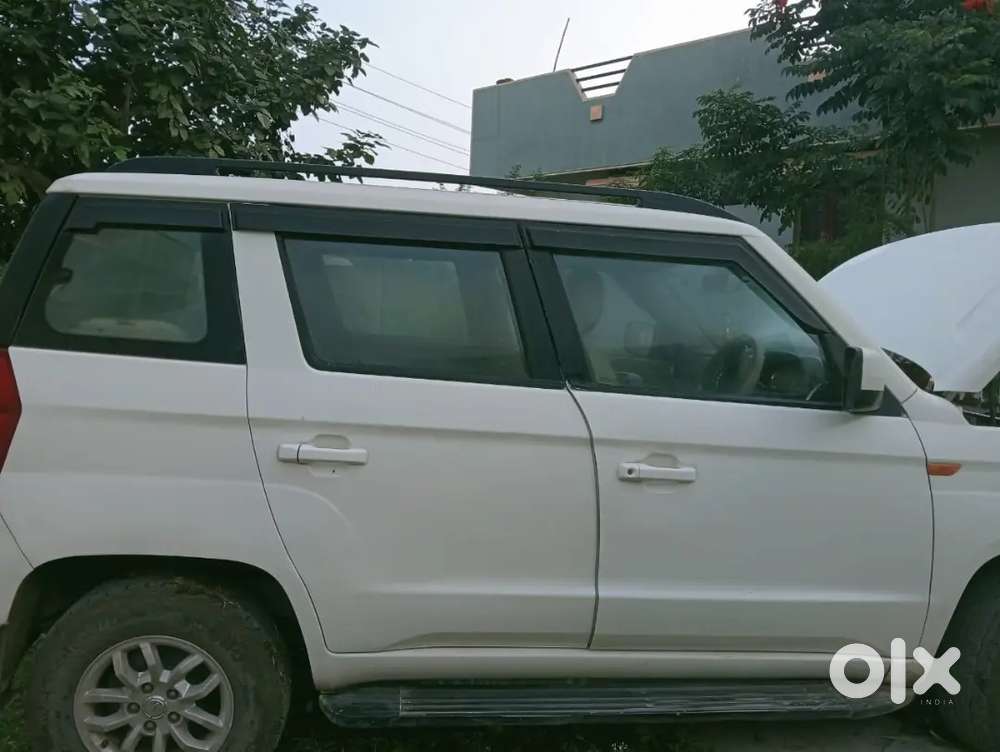 Mahindra Tuv 300 2017 Diesel 123000 Km Driven