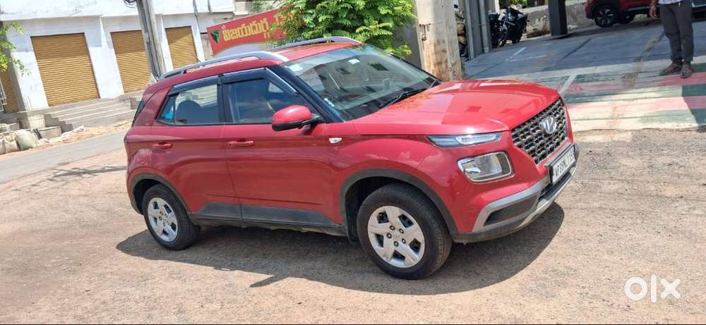 Venue Petrol Clear Title Car 8.5lac Only