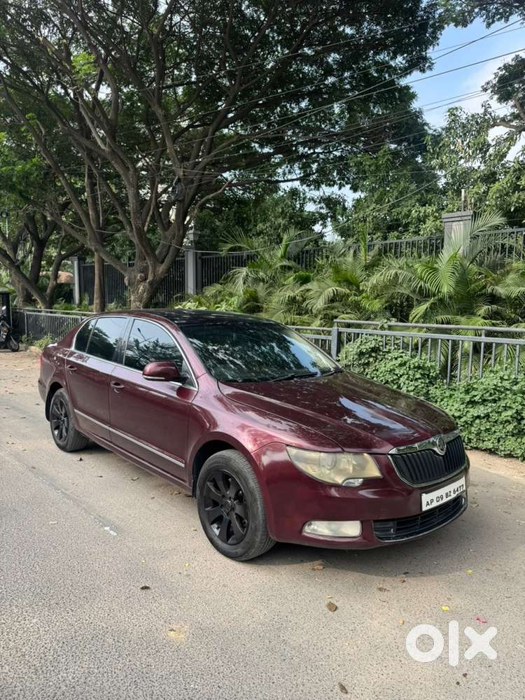 Skoda Superb Petrol 2011