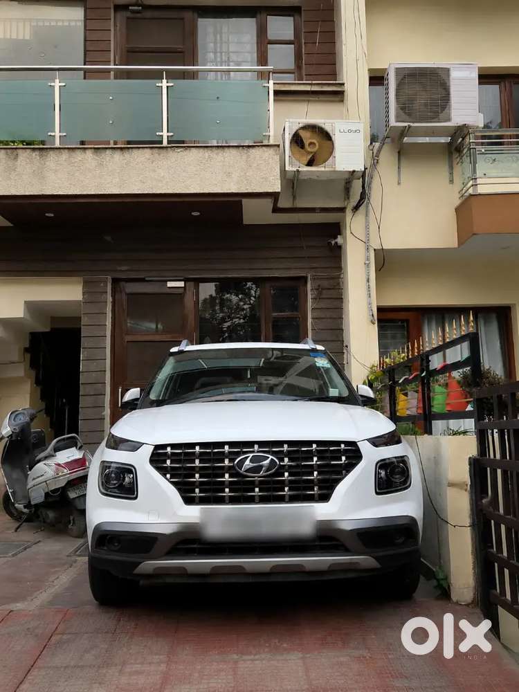 Hyundai Venue 2019 Petrol 56000 Km Driven
