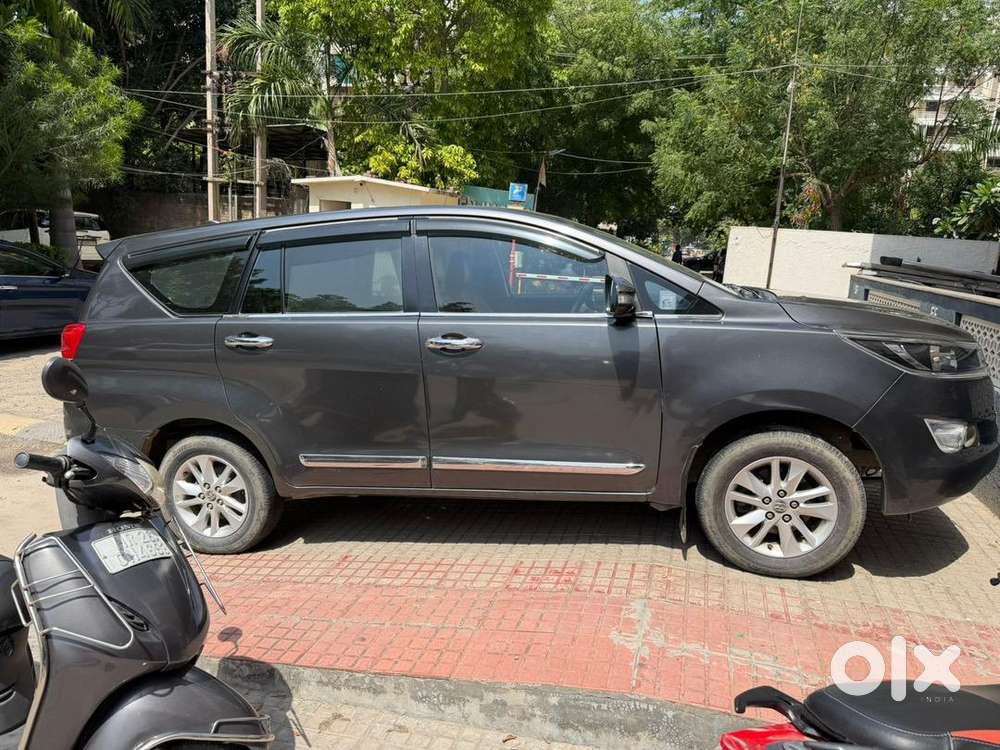 Toyota Innova Crysta G Automatic 2017