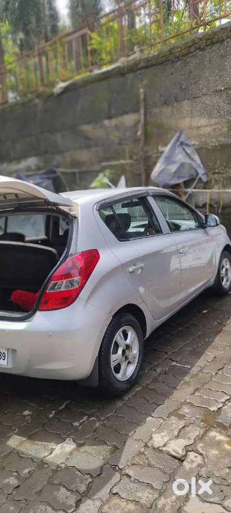 Hyundai I20 2011 Top Model Dr Used Car Silver Colour Showroom Conditio