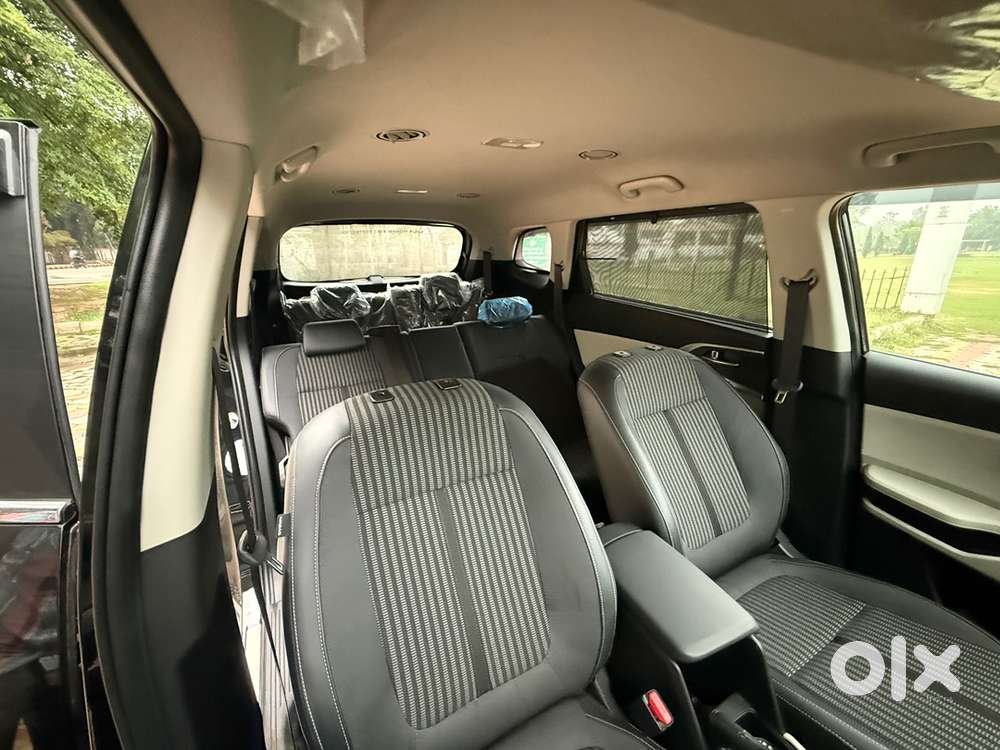 Kia Carens Petrol Manual 2025