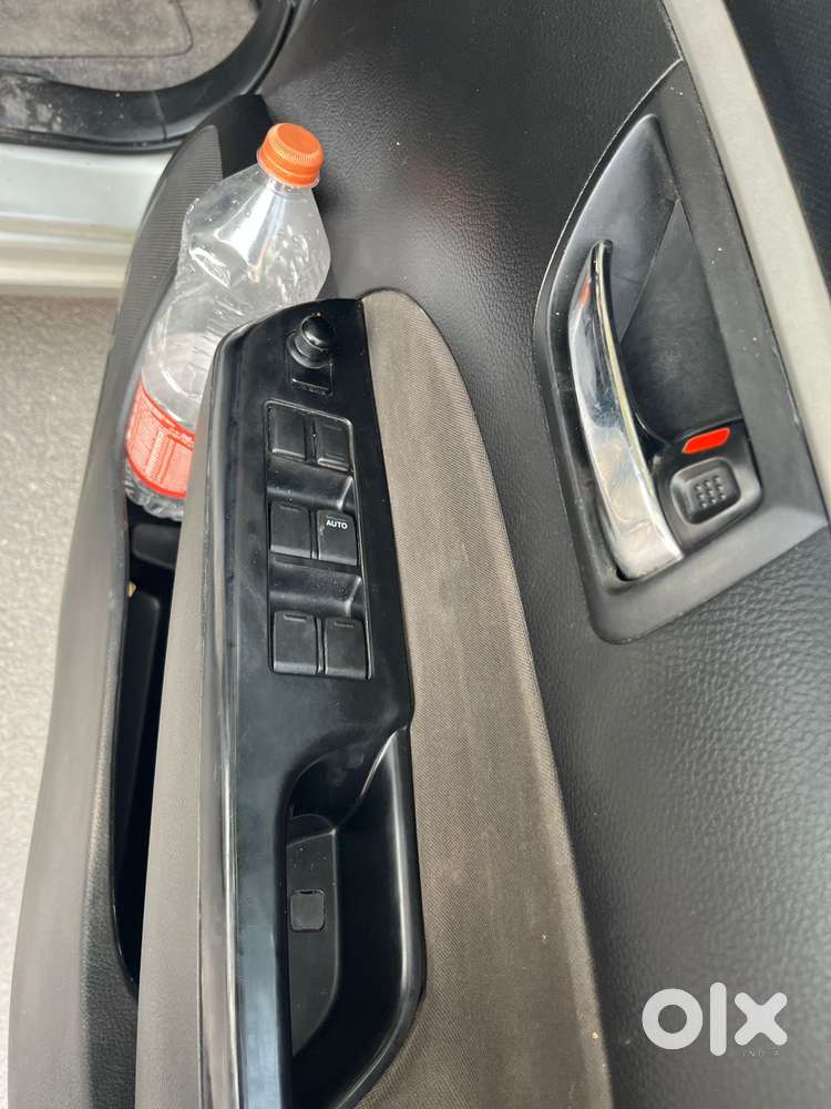 Maruti Suzuki Swift Vvt Zxi, 2017, Petrol