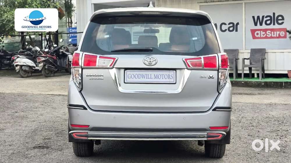 Toyota Innova Crysta [2020-ongoing] 2.4 Vx 8 Str, 2025, Diesel