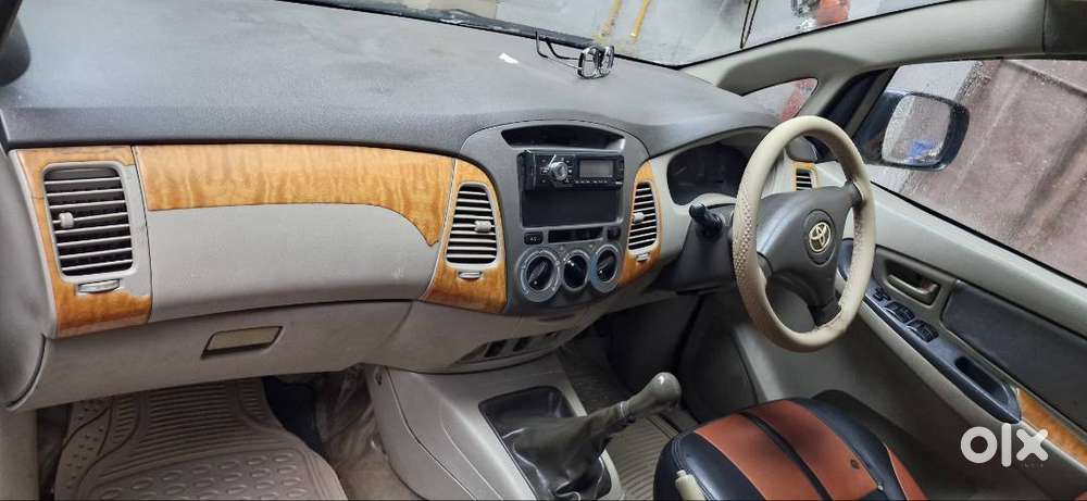 2011 Toyota Innova 2.5g 8str Diesel Manual