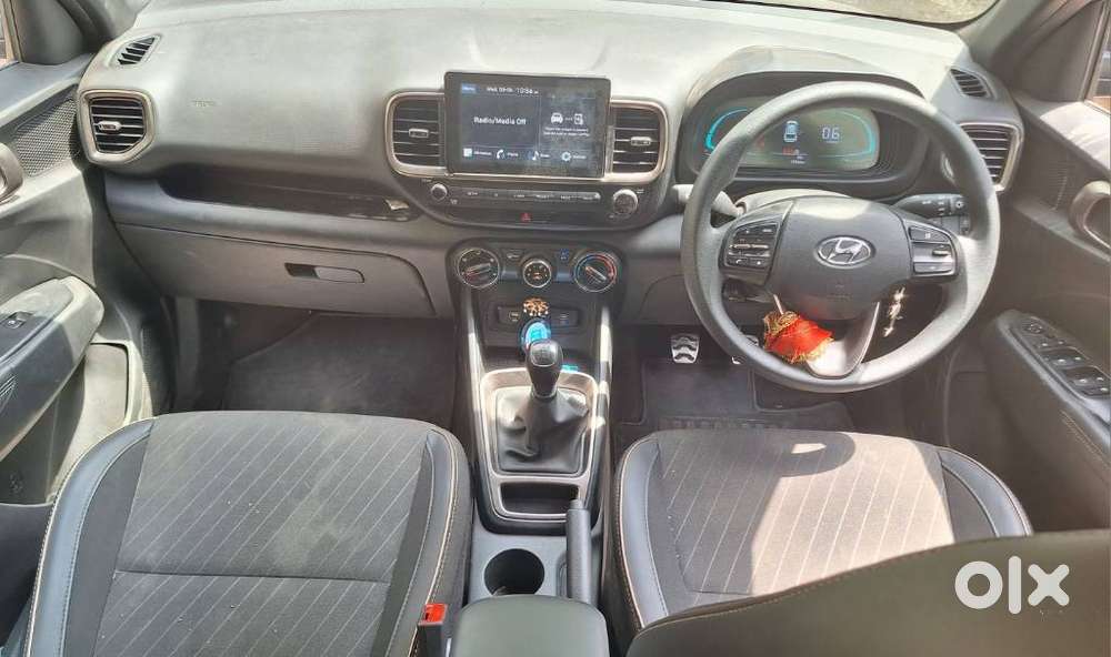 Hyundai Venue 1.2 S (o), 2024, Petrol